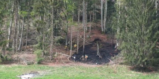 Der Brand hat eine relativ grosse Schneise im Waldgebiet hinterlassen. (Bild Kapo SG) 