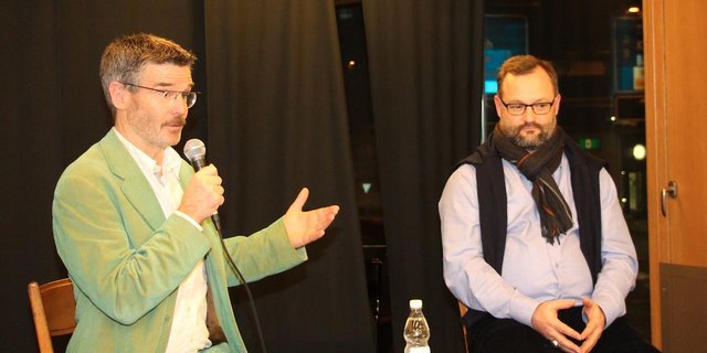 Thomas Gröbly, Dozent der Fachhochschule Nordwest-CH, diskutierte mit Mathias Forster, Geschäftsleiter Bio-Stiftung Schweiz, den Film «Humus – die vergessene Klimachance» im Kino Odeon in Brugg (Bild Hans Rüssli)