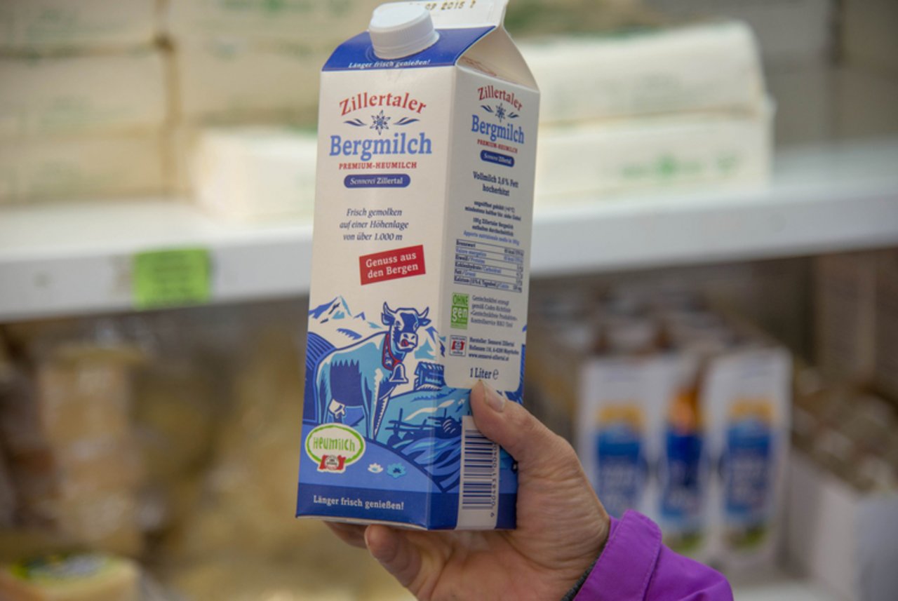 Heumilch-Tetrapak In Österreich sind Heumilch-Produkte sehr erfolgreiche und bringen den Produzenten bessere Milchpreise. (Bilder David Eppenberger)