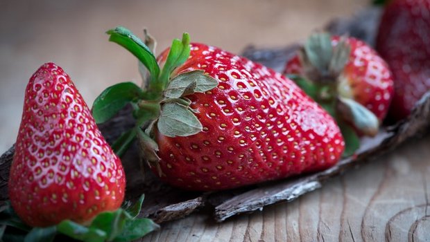 Erdbeeren stehen mit Bezug auf den erzielten Umsatz im Schweizer Detailhandel klar vor anderen Beerensorten. (Bild zVg)