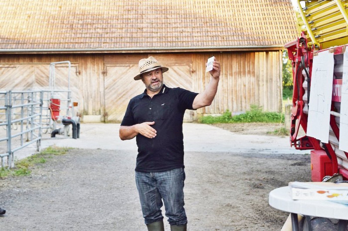 Bruno Ottiger, hier am Laufstall-Stamm des BBZ Arenenbergs, arbeitet seit Jahren mit Obsalim und bietet auch Kurse an. (Bilder Stefanie Giger)