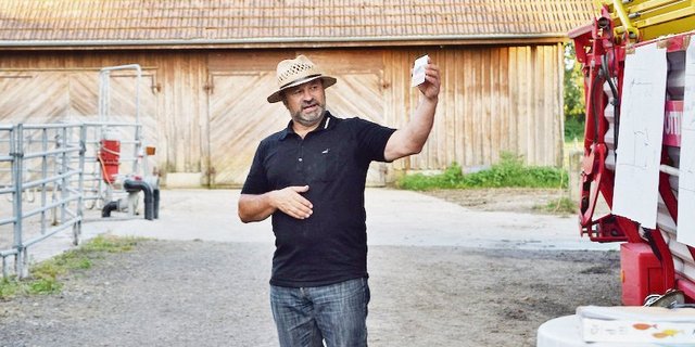 Bruno Ottiger, hier am Laufstall-Stamm des BBZ Arenenbergs, arbeitet seit Jahren mit Obsalim und bietet auch Kurse an. (Bilder Stefanie Giger)