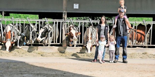 Abgesichert: Familie Ritter legt Wert darauf, dass die Altersvorsorge für beide Ehepartner geregelt ist.