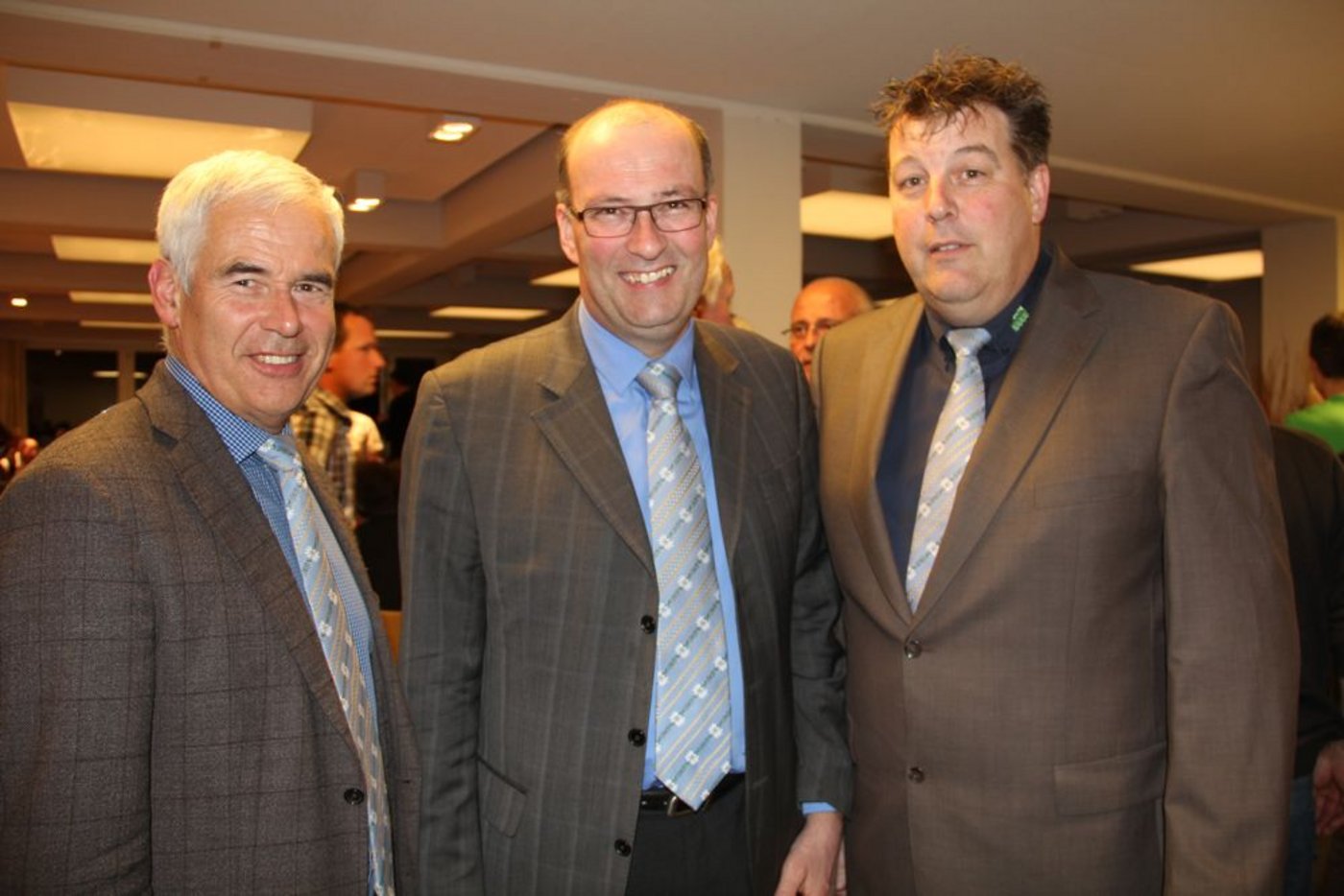 ZBV-Präsident Hans Frei, SBV-Präsident Markus Ritter und ZBV-Geschäftsführer Ferdi Hodel (v.l.n.r) an der   Delegiertenversammlung des Zürcher Bauernverbands. (Bild Christian Weber)