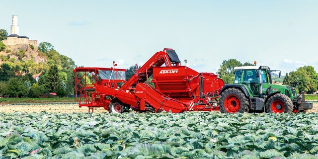 Seit 2019 werden die vormals blauen Maschinen in dem typischen GRIMME Rot lackiert. (Bild Grimme)