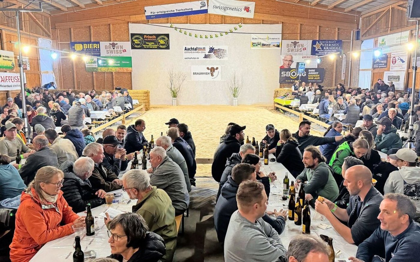 «Full House» in der Maschinenhalle der Familie Haffa. Die Zuschauer genossen die Atmosphäre der Top-Show.