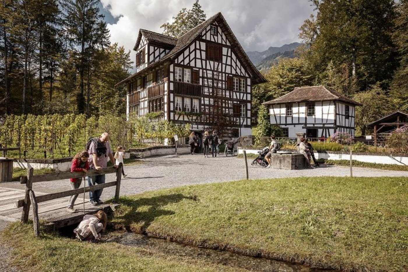 Die pittoresken Bauernhäusern aus mehreren Jahrhunderten lockten heuer mehr Besucher(innen) ins Freilichtmuseum Ballenberg als auch schon. (Bild pd)