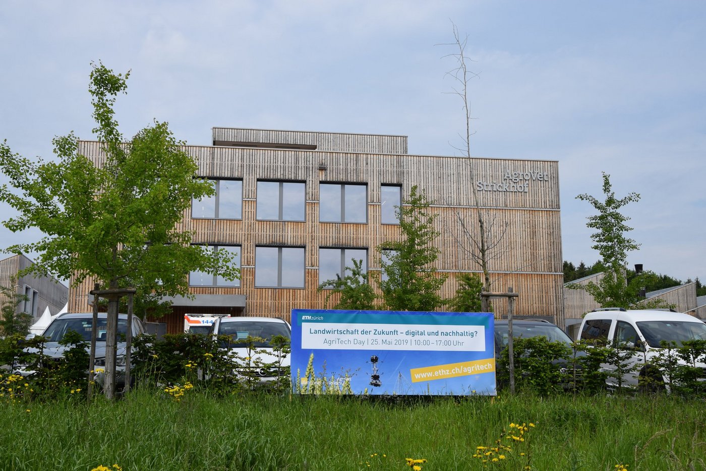 Am AgriTech Tag an der Landwirtschaftsschule in Lindau ZH wurden neue Technologien vorgestellt, die die landwirtschaftliche Produktion optimieren und Ressourcen schonen sollen. (Bild Katrin Erfurt)