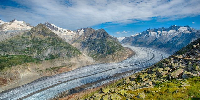 Der Klimawandel trifft die Schweiz als Alpenland besonders heftig: Hierzulande steigen die durchschnittlichen Temperaturen doppelt so stark wie weltweit. (Bild 15147632 / Pixabay)