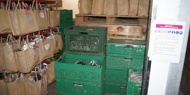 Ordnung und Sauberkeit sind im Warenlager ebenso wichtig wie im Verkaufsbereich. (Bild Regina Moser)