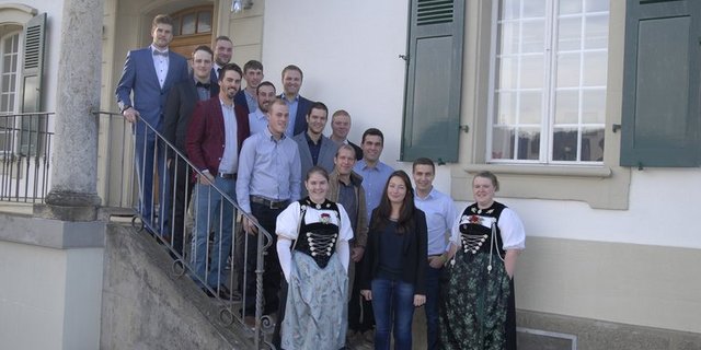 Die frisch Diplomierten Agrotechniker(innen). (Bild Inforama)