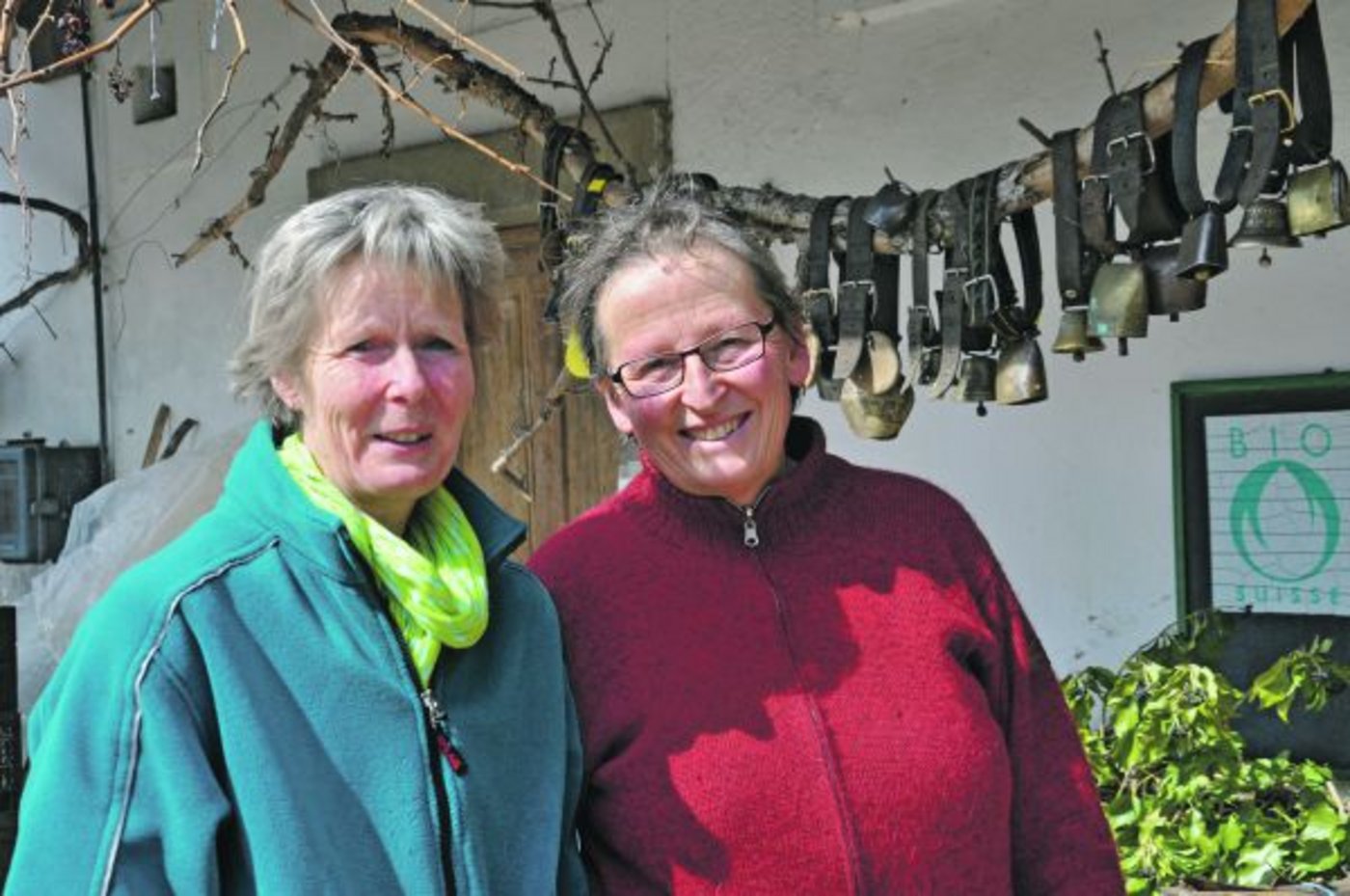 Esther Frei (links) und Katharina Stutz sind privat und beruflich ein harmonisches Team, das in vielen Belangen gegen den Strom schwimmt. (Bild Nadine Baumgartner)