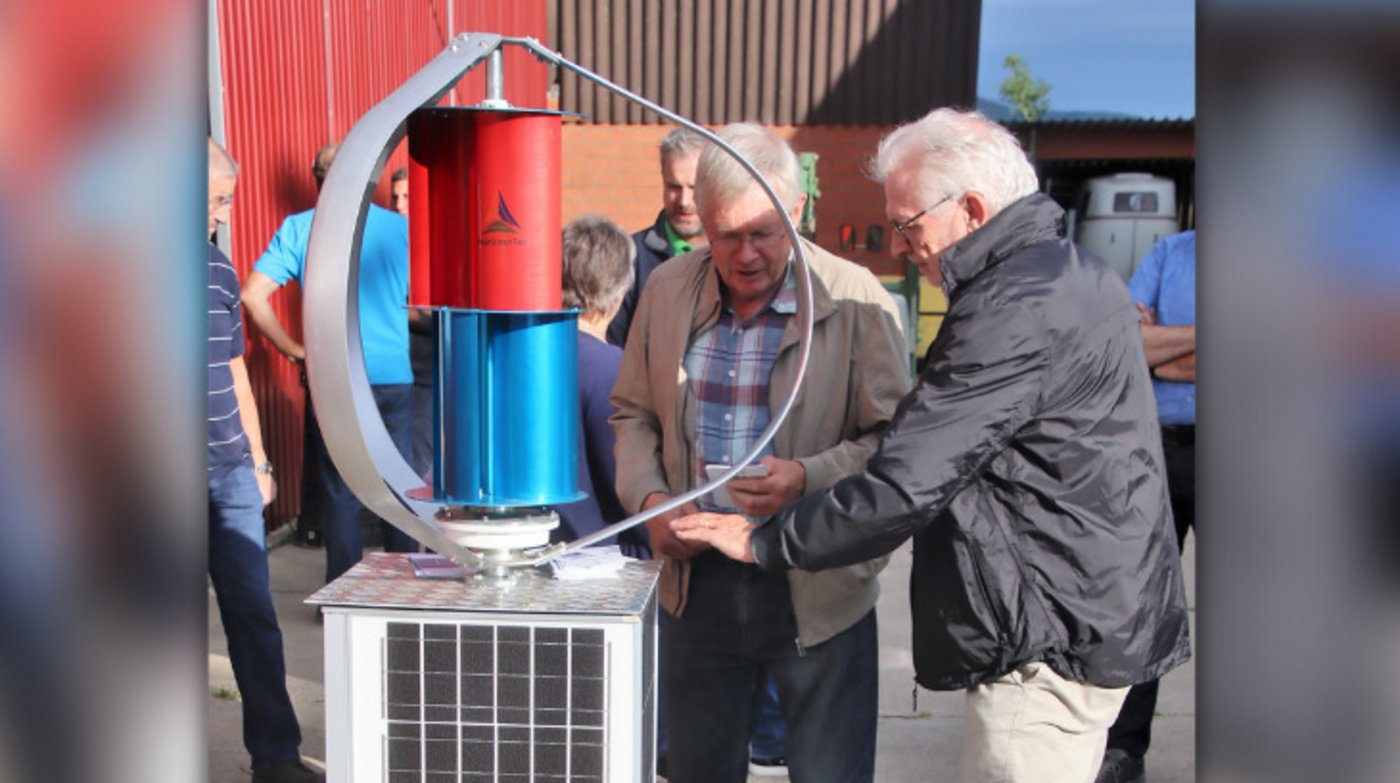 Der Energytower von New Green Tec nutz Wind und Sonne.