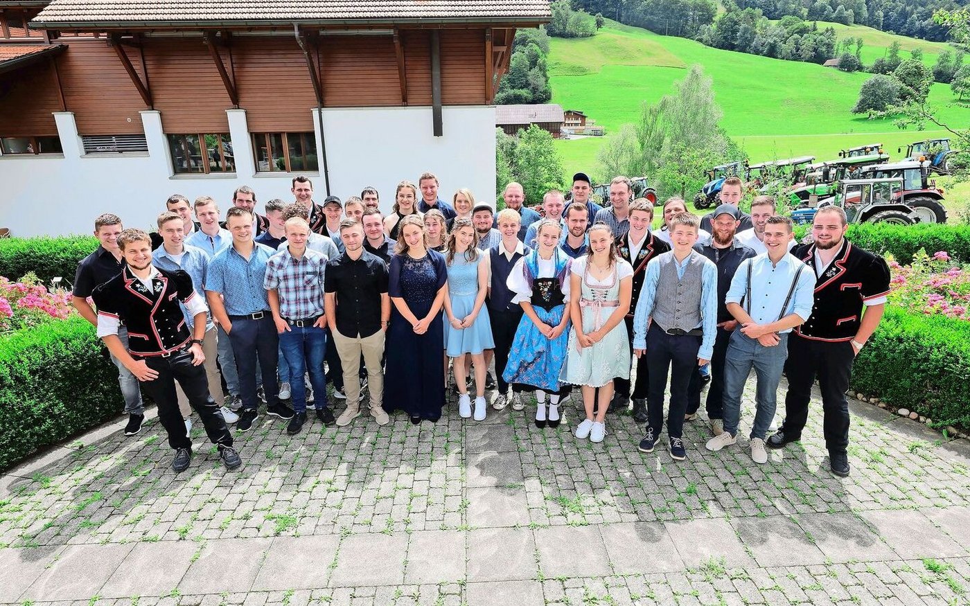 Neue Landwirtinnen und Landwirte: die erfolgreichen Absolventinnen und Absolventen der beiden Berufsfachschulklassen.