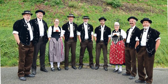 Untermalt wurde die Protestversammlung und die Lancierung der kantonalen Volksinitiative vom Jodlerklub Oberried.