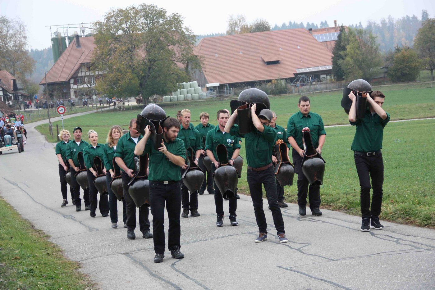 Der Treichlerclub Heimenschwand zeigt seine Choreographie. 