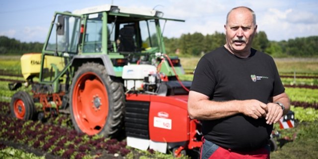 Thomas Wyssa ist seit 30 Jahren Gemüsebauer. (Bild SRF)