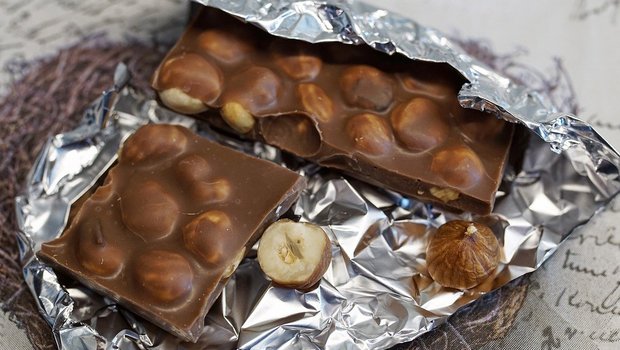 Seit dem 22. Mai 2020 kann man die erste Schokolade mit Haselnüssen aus der Schweiz kaufen. (Symbolbild Pixabay)