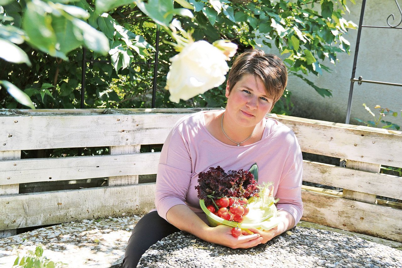 Projektleiterin vom Kochbuch ist die Bäuerin Stephanie Nebel-Heller von Gempen. (Bild BB)