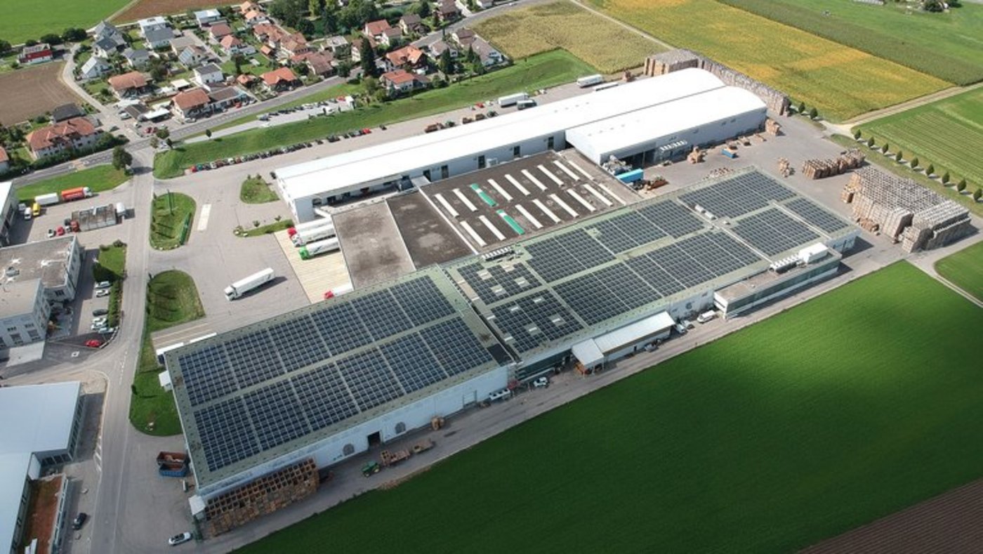 Die PV-Anlage in Bätterkinden. (Bild Fenaco)