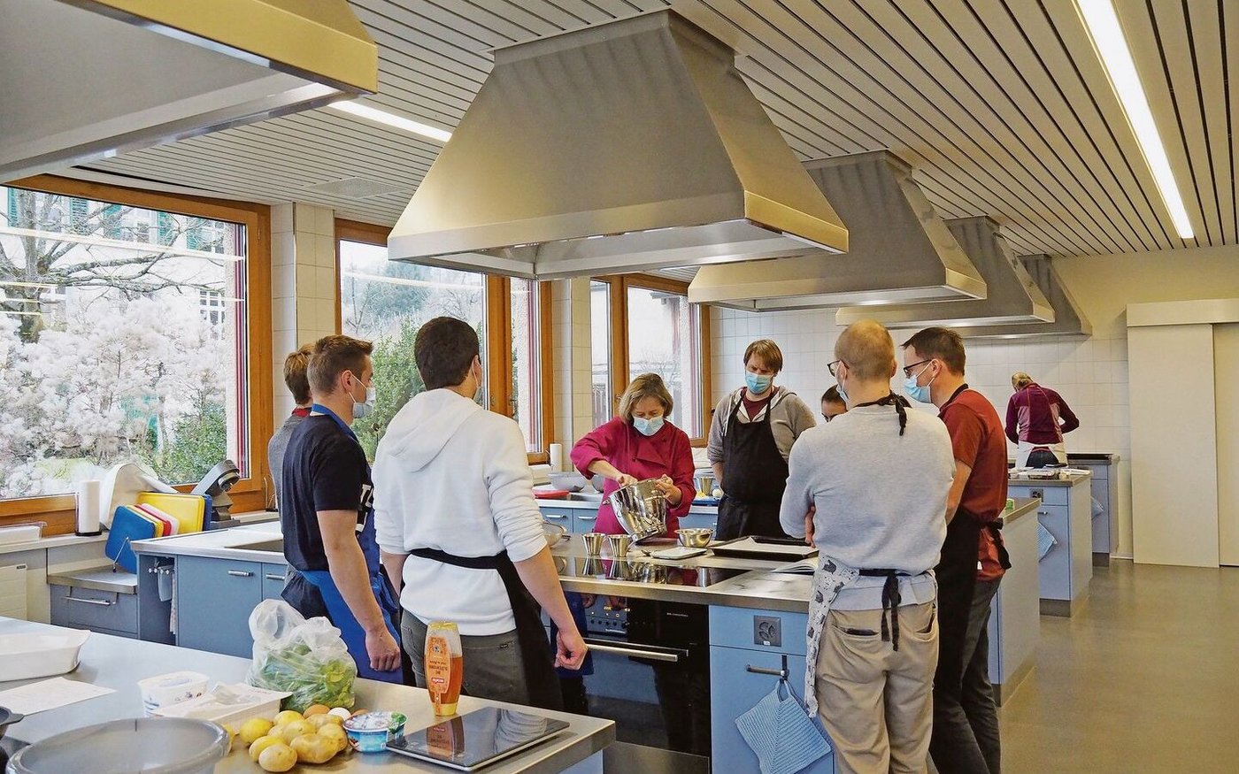 Die Teilnehmer(innen) des Moduls «Hauswirtschaft auf dem Landwirtschaftsbetrieb» am Strickhof sind laut Kursleiterin Manuela Bamert top motiviert.