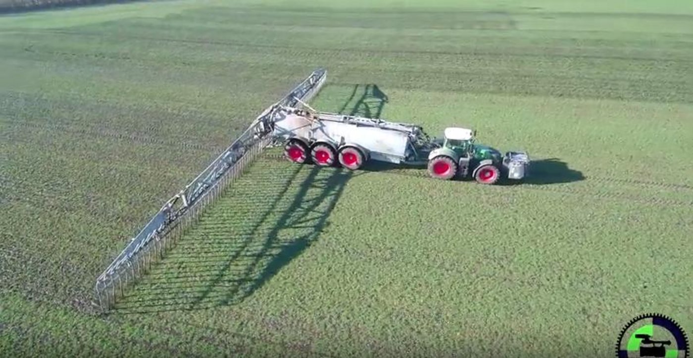 Stolze 36 Meter Spannweite hat das Schleppschlauchgestänge. (Bild Screenshot Youtube)