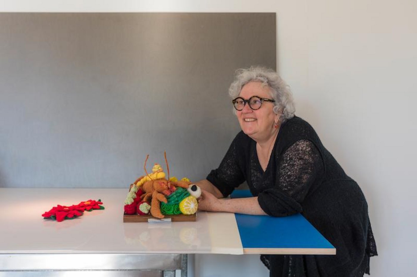 Dominique Kähler Schweizer alias Madame Tricot strickt ganz ohne Anleitung komplexe, dreidimensionale Objekte. (Bild Daniel Ammann)