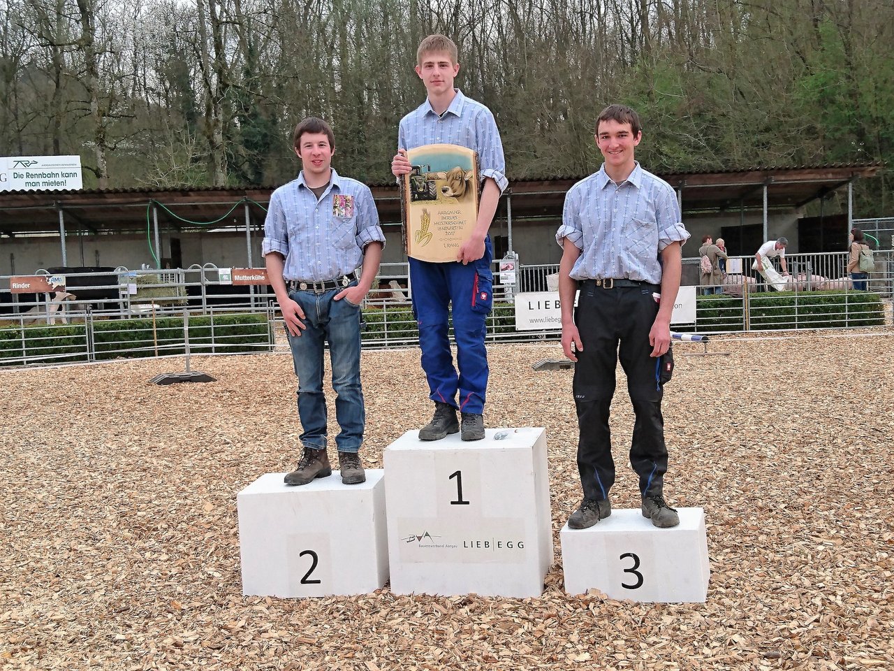 Das Podest mit Sieger David Hauri, Noah Röthlisberger auf dem zweiten und Adrian Reinhard auf dem dritten Rang. (Bilder Rebekka Flury)