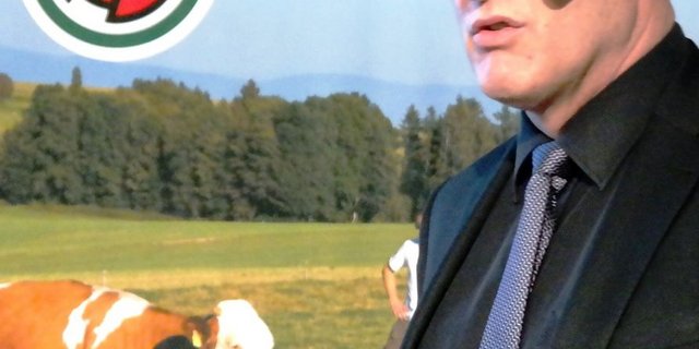 IP Suisse-Geschäftsführer Fritz Rothen erläutert den Delegierten den   Tätigkeitsbericht. (Bild: Josef Kottmann)