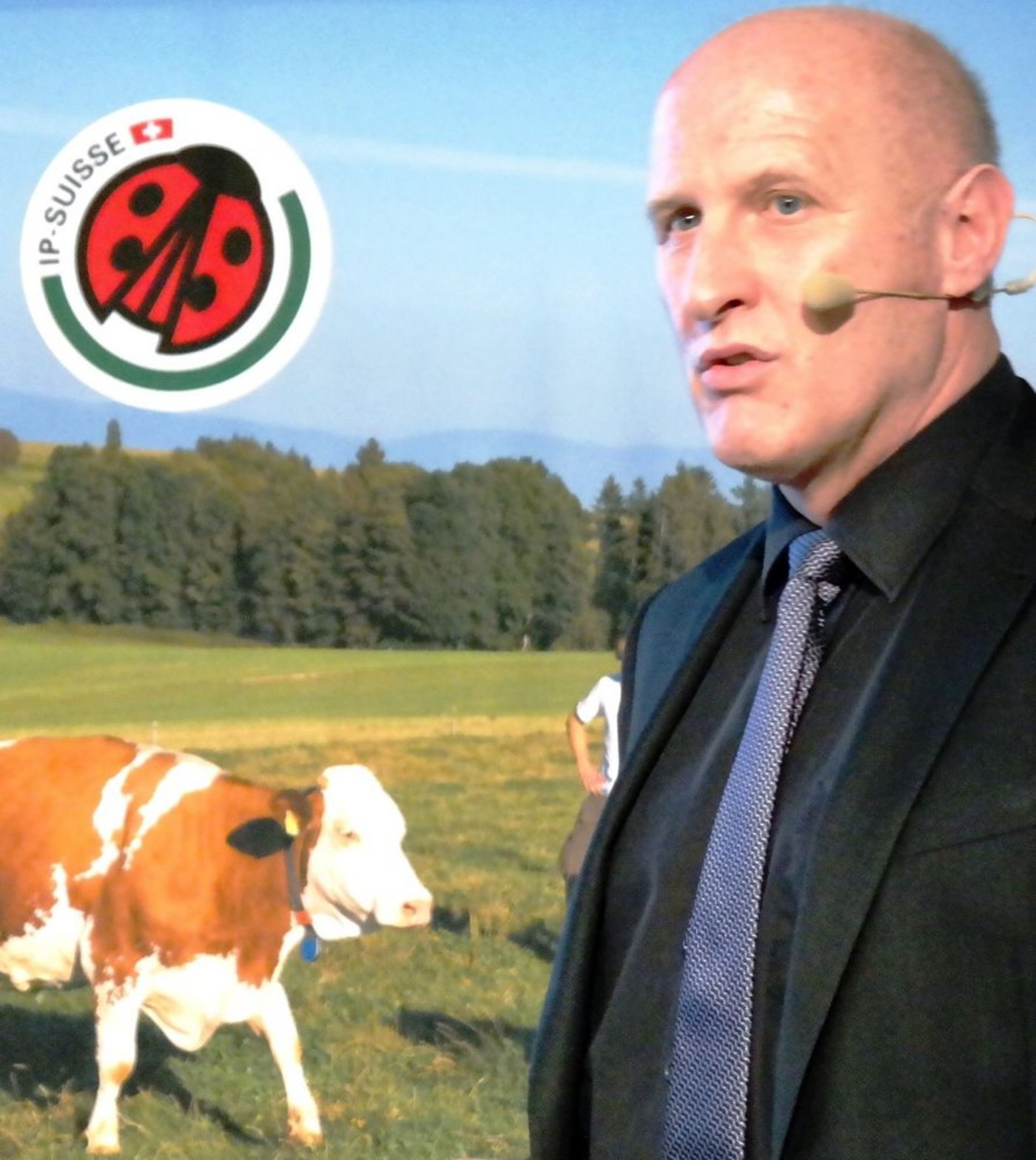 IP Suisse-Geschäftsführer Fritz Rothen erläutert den Delegierten den   Tätigkeitsbericht. (Bild: Josef Kottmann)