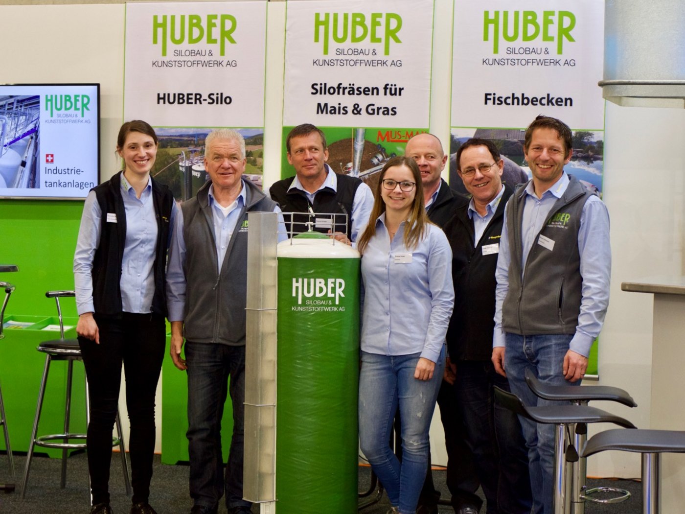 Eines der Bilder aus der Fotogalerie: Huber Silobau und Kunststofftechnik AG aus Lengnau und Hungerbühler Klima AG aus Sommeri. Veronika Schwarz, Roland Winkler, Roland Schätti, Svenja Sutter, Senn Zumstein, Dieter Henrich, Primin Strauss. (Bild Martina Rüegger)