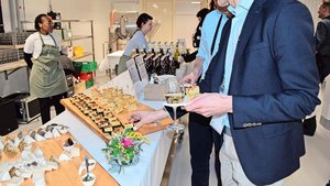 Niemand konsumiert rein rational. Es brauche die richtigen Produkte und Herangehensweisen kommt man laut Verhaltensökonom Gerhard Fehr weiter, als durch Bewusstseinsschaffung.