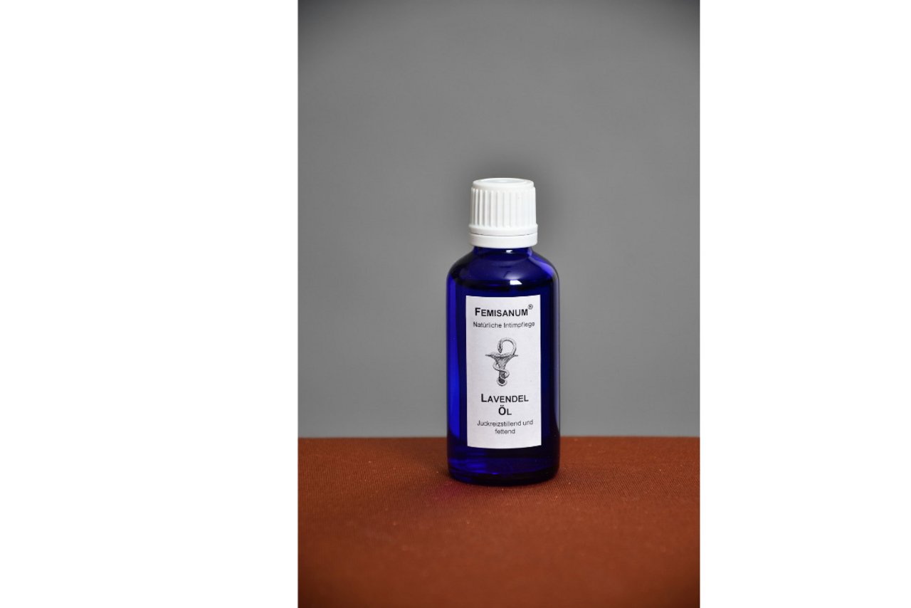 Intimpflegemittel auf natürlicher Basis haben sich bewährt, wie zum Beispiel das Lavendelöl von Feminsanum.
