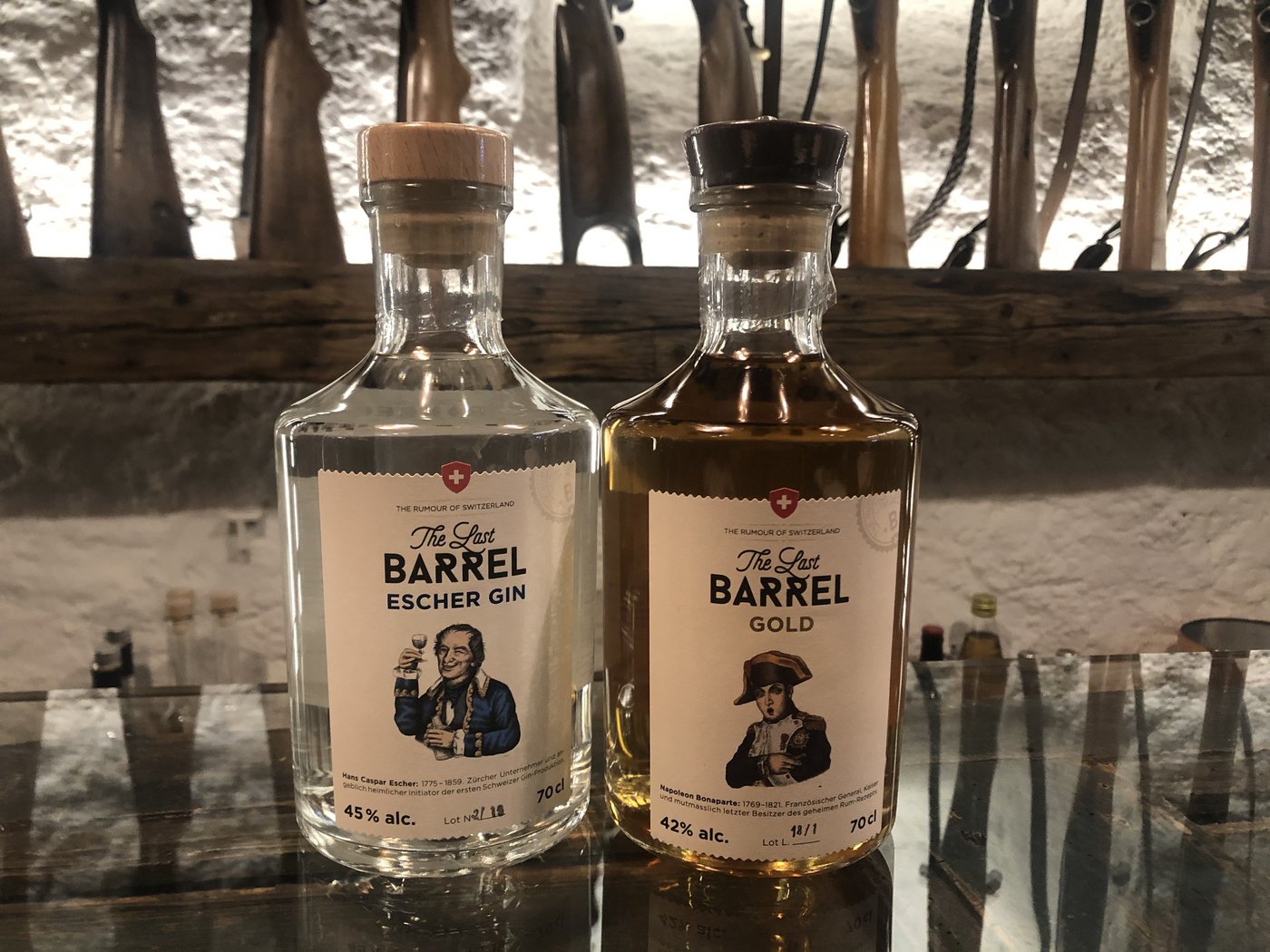 Schlaues Marketing: Jedes der Produkte umrankt eine Geschichte.  Beim Rum kommt Napoleon und beim Gin gar Hans Caspar Escher vor.