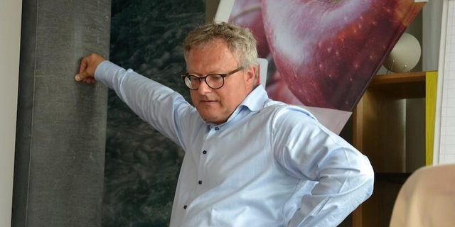 Im Rahmen eines Projekts mit Agro-Marketing-Suisse porträtierte die Schweizer Illustrierte 100 Bauern und Bäuerinnen. De Schepper betonte, seine Mitarbeiter seien bei jedem und jeder davon vorbei gegangen, keine Telefonrecherche. (Bild jsc)