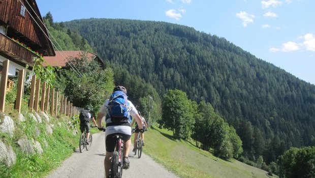 Schweiz Tourismus plant diverse Marketingaktivitäten und Anlässe, um das Velofahren in den Alpen attraktiver zu machen. (Bild pxhere.com)