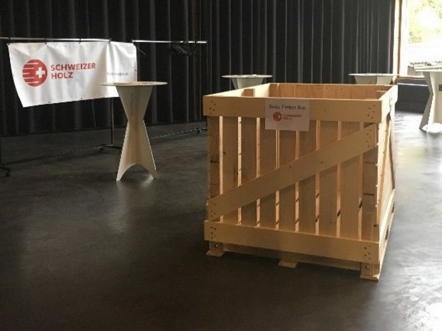 Der Prototyp der "Swiss Timber Box" wurde am 22. Oktober Branchenakteuren des Handels vorgestellt. (Bild Lignum Holzwirtschaft Zentralschweiz)