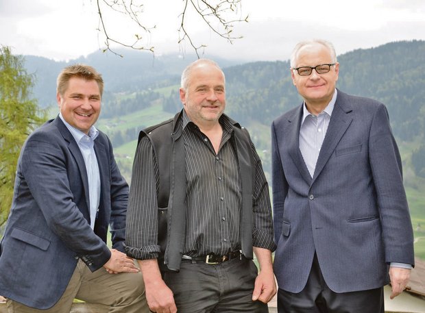 Verein für eine produzierende Landwirtschaft will wieder aktiver werden Aus der Gruppe Joder/Graber um Samuel Graber (Mitte) und Rudolf Joder (r.) entstand später der VPL. Hier bei einem bäuerlichen Basistreffen mit Toni Brunner im Jahr 2014. (Archivbild sgi)