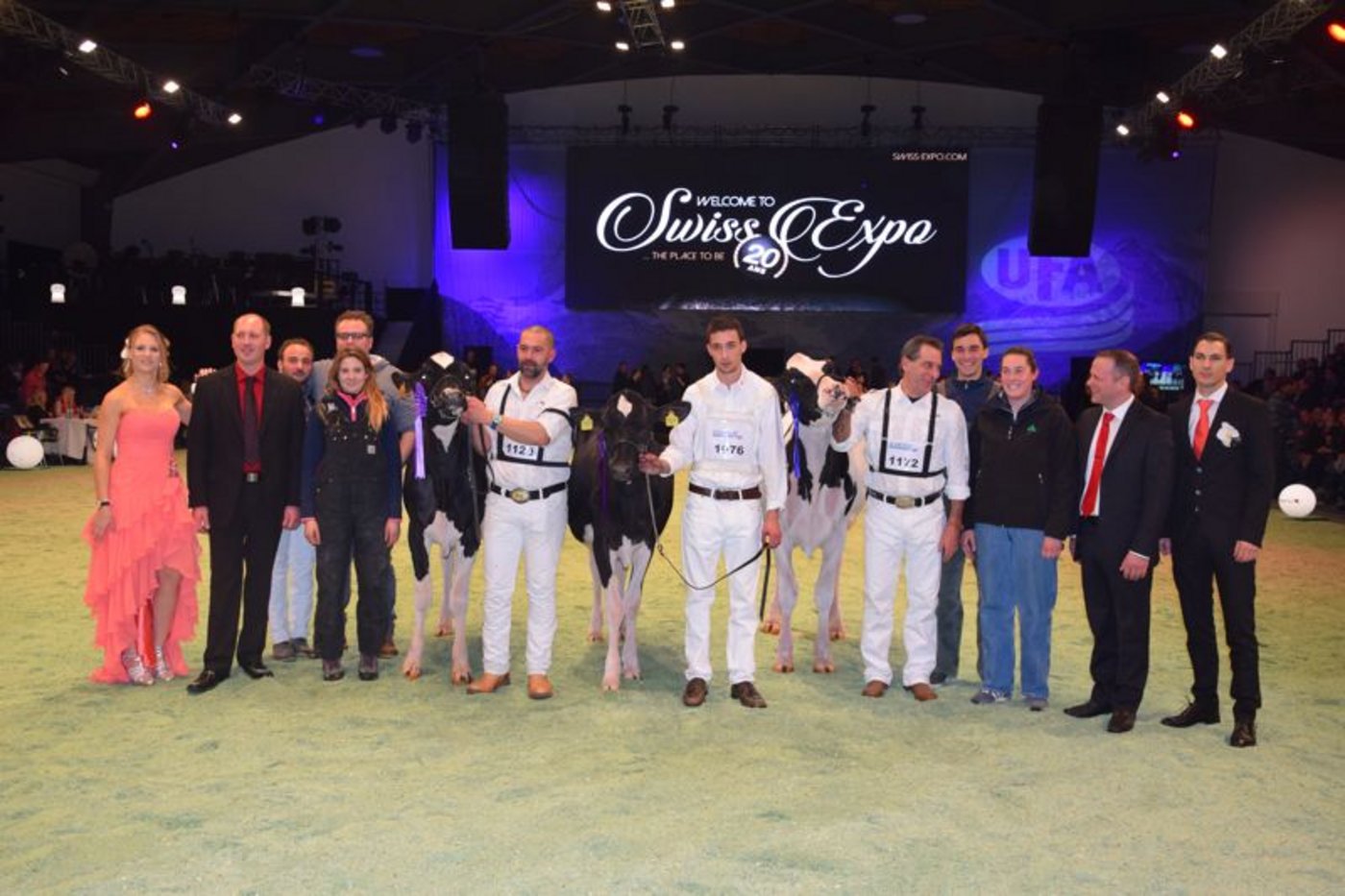 Junior Champion (links): Magnolia Sammy Vrena, All. La Magnola - TJR Portea, Venaria (Italien).  Reserve Junior Champion (Mitte): Castel Tabasco Alfa, Michel Castella, Sommentier.  Mention Honorable (rechts): Al.C. McCutchen Abygail, Alcefarm-Soc. Agr. Cerri Pietro Rinaldo & Figli (Italien). (Bild pf)