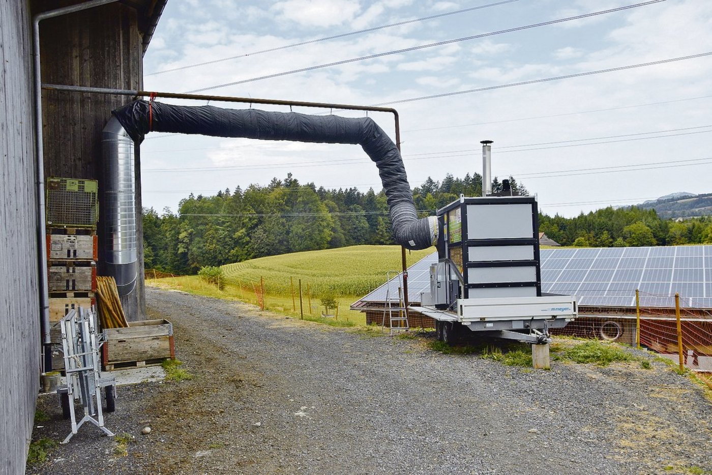 Ein Hackschnitzelofen auf einem Anhänger.(Bild zVg)