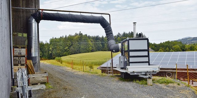 Ein Hackschnitzelofen auf einem Anhänger.(Bild zVg)