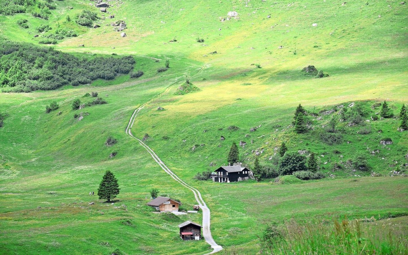 Dank des Gebietsansatzes könnten gewisse Gebäude in der Bergzone zu Wohnraum umgenutzt werden, was zur Diversifizierung der Betriebe beitrüge. Bis dahin wird es aber voraussichtlich noch Jahre dauern.