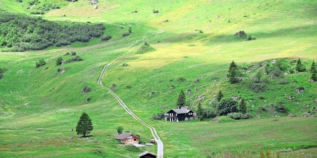 Dank des Gebietsansatzes könnten gewisse Gebäude in der Bergzone zu Wohnraum umgenutzt werden, was zur Diversifizierung der Betriebe beitrüge. Bis dahin wird es aber voraussichtlich noch Jahre dauern.