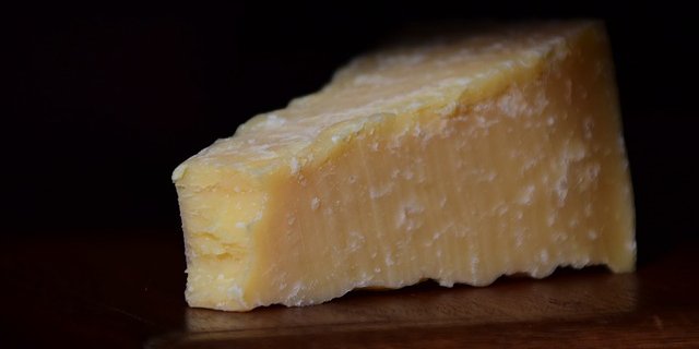 Dunkle Zeiten für den italienischen Käse: die amerikanischen Strafzölle könnten seinen Absatz um bis zu 90 Prozent sinken lassen. (Bild Pixabay)