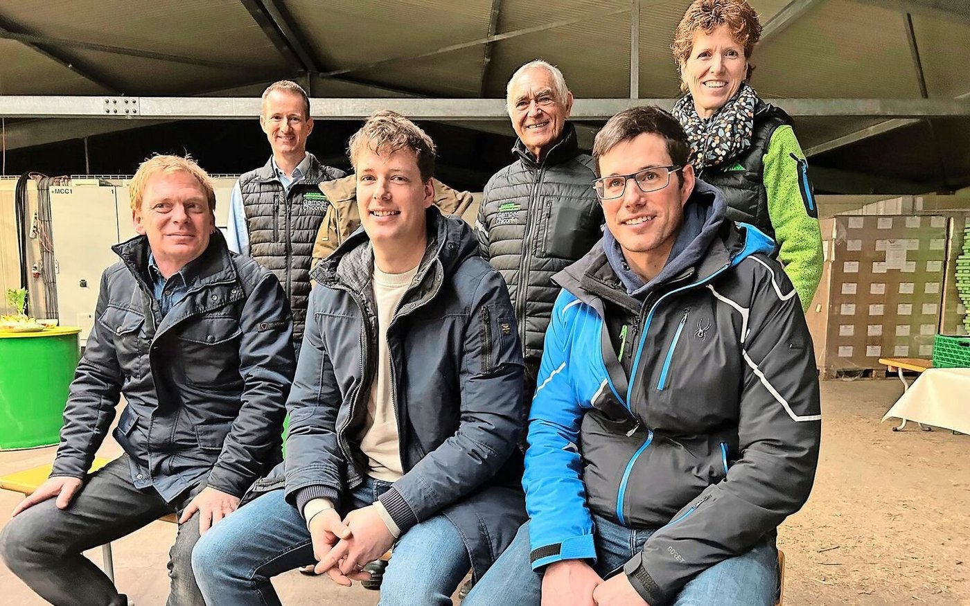 Die Manager der Teilprojekte: Fabian Etter, Erwin Gamper, Regula Böhi (hinten, v. l.) und Marc Böhler, Simon Stiefel und Tobias Neuenschwander (vorne, v. l.). Es fehlt Michaela Lüthi-Gamper.