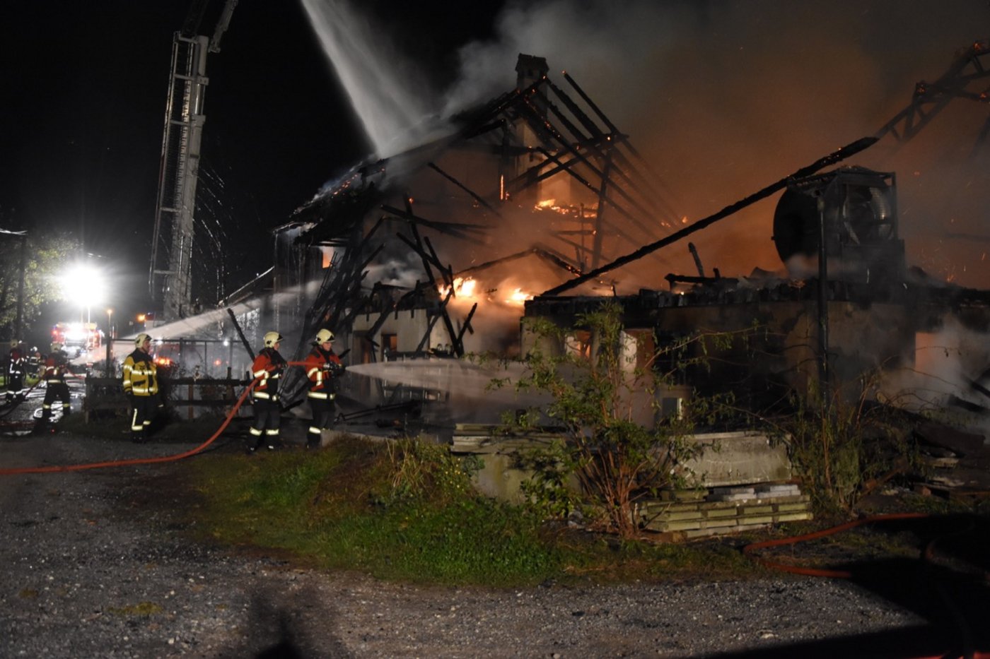Der Sachschaden dürfte laut einer Medienmitteilung der Kantonspolizei St. Gallen über eine Million Franken betragen. 