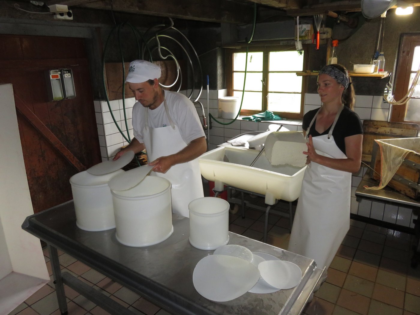 stellen Alpkäse her...