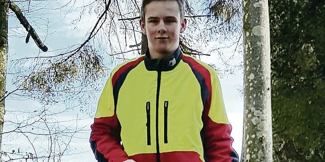 Nils Krähenbühl aus Oberburg BE ist im 2. Lehrjahr auf dem Betrieb der BG Fischer in Bätterkinden BE.  (Bild zVg)