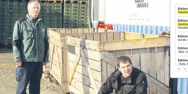 Gemüsebauer Hansjörg Grob und sein Sohn Stefan im Frühling 2016: Der Familienbetrieb in Schlattingen TG möchte seinen Gewächshäuser künftig mittels Geothermie heizen. (Archivbild Mario Tosato) 