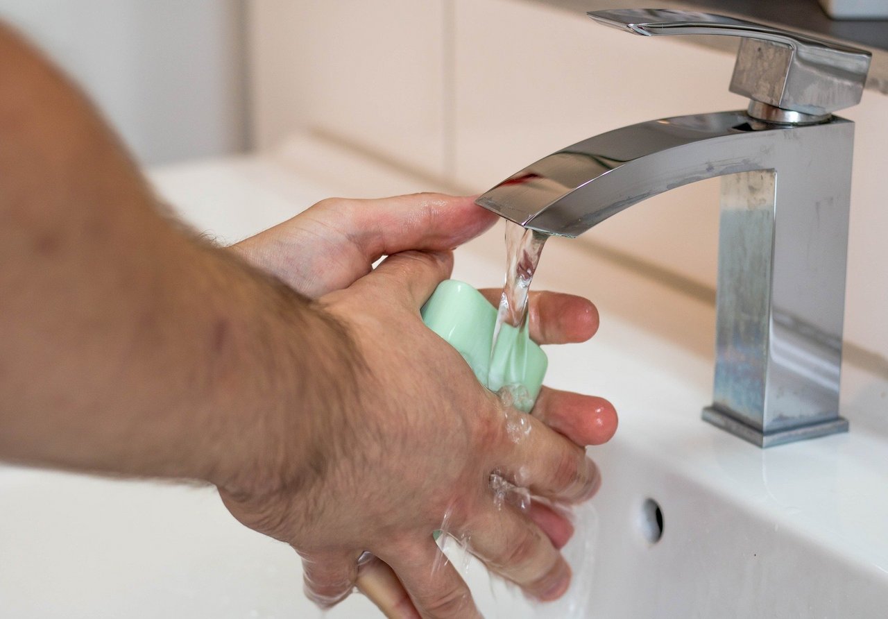 Neben Abstand zu anderen Personen wird empfohlen, sich oft und gründlich die Hände zu waschen. (Bild Pixabay)